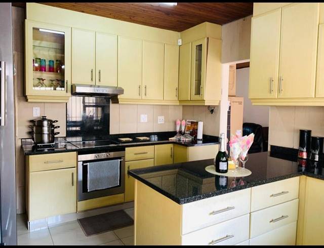 4 BEDROOM HOUSE FOR SALE IN MOSELEY